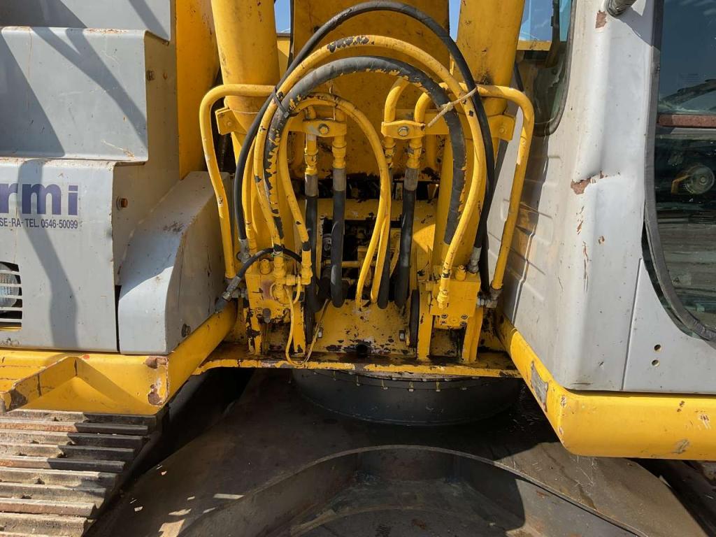 New Holland E145 Foto 7