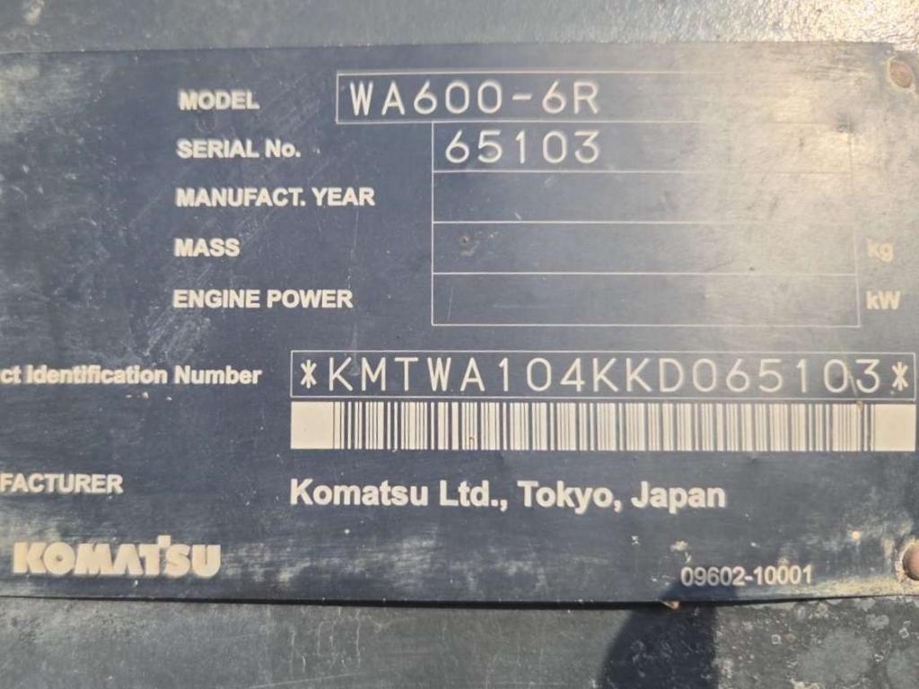Komatsu WA600-6R Foto 16