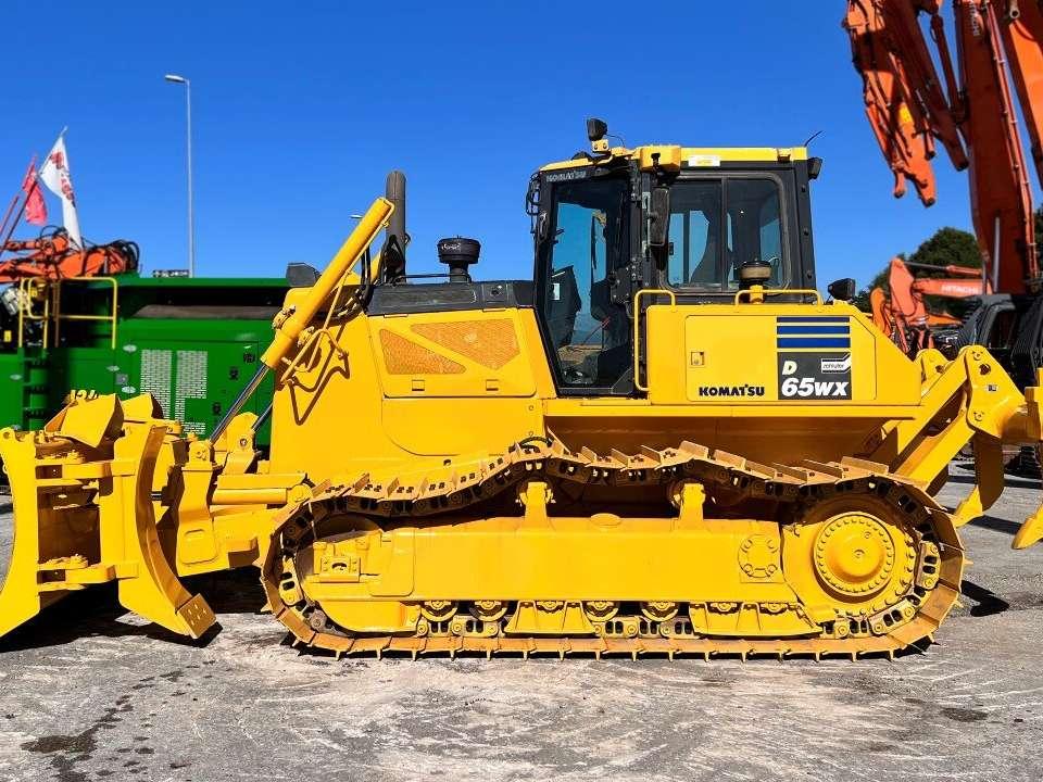 Komatsu D65 Foto 2