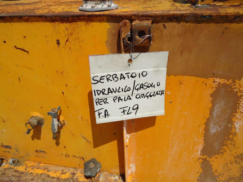 Serbatoio gasolio e olio idraulico per Fiat Allis FL9 Foto 2