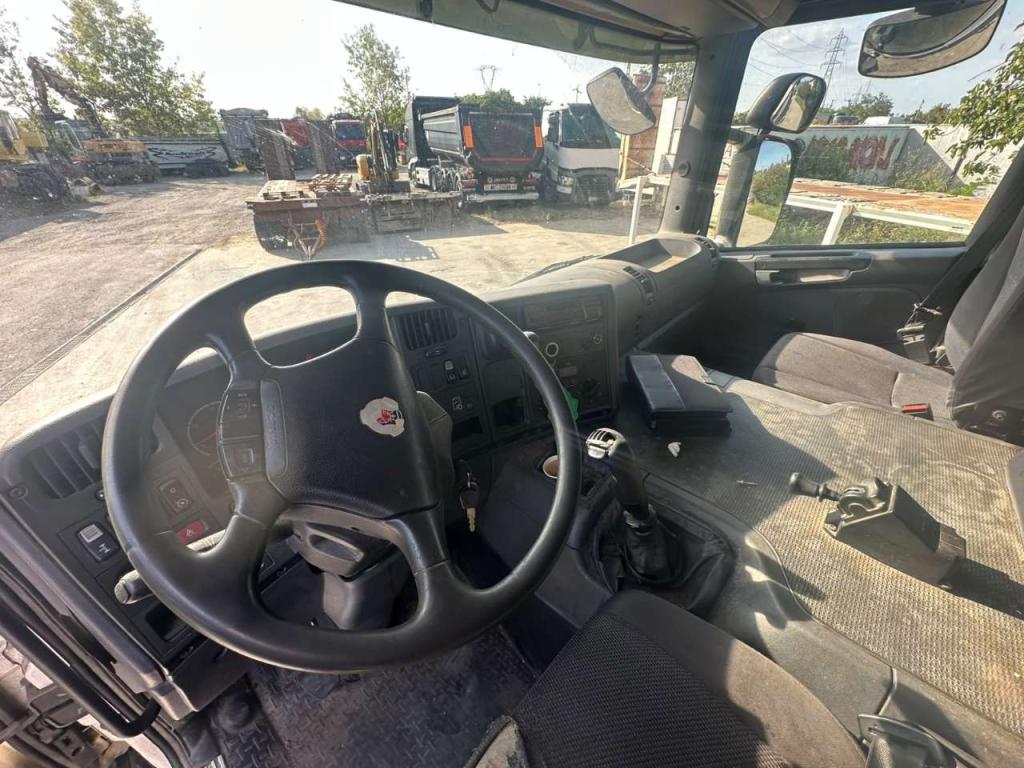 Scania 320 Foto 16