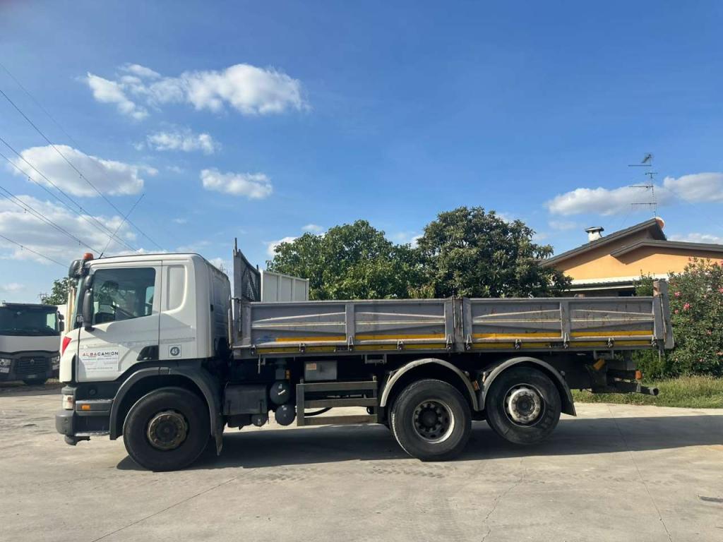 Scania 320 Foto 3