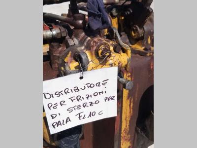 Distributore idraulico per Fiat Allis FL10C in vendita da OLM 90 Srl