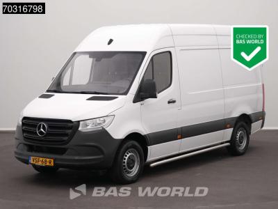 Mercedes-Benz Sprinter 311 CDI L2H2 Trekhaak Airco Cruise Camera MBUX CarPlay Parkeersensoren v+a Euro6 L2 A/C To in vendita da BAS World B.V.