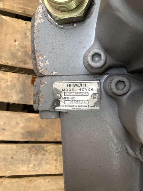 Distributore idraulico per Hitachi ZX135US Foto 6
