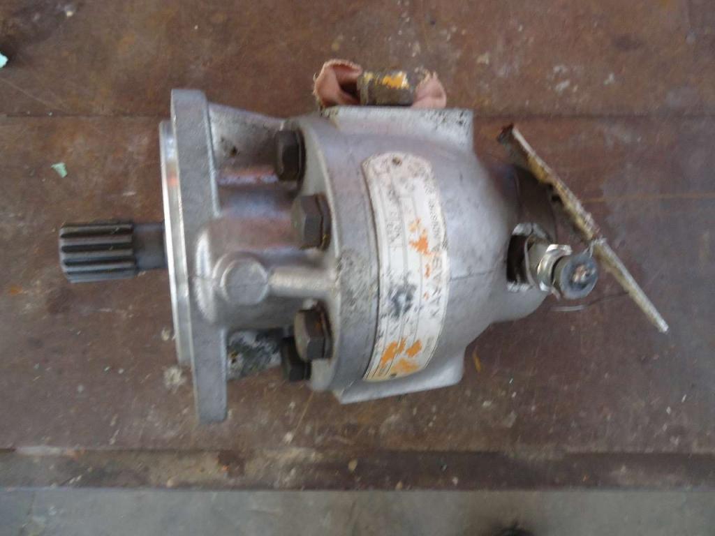 Pompa idraulica di sterzo per Fiat Kobelco W270 - CODICE 76044538 Foto 1