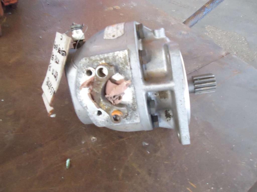 Pompa idraulica di sterzo per Fiat Kobelco W270 - CODICE 76044538 Foto 3