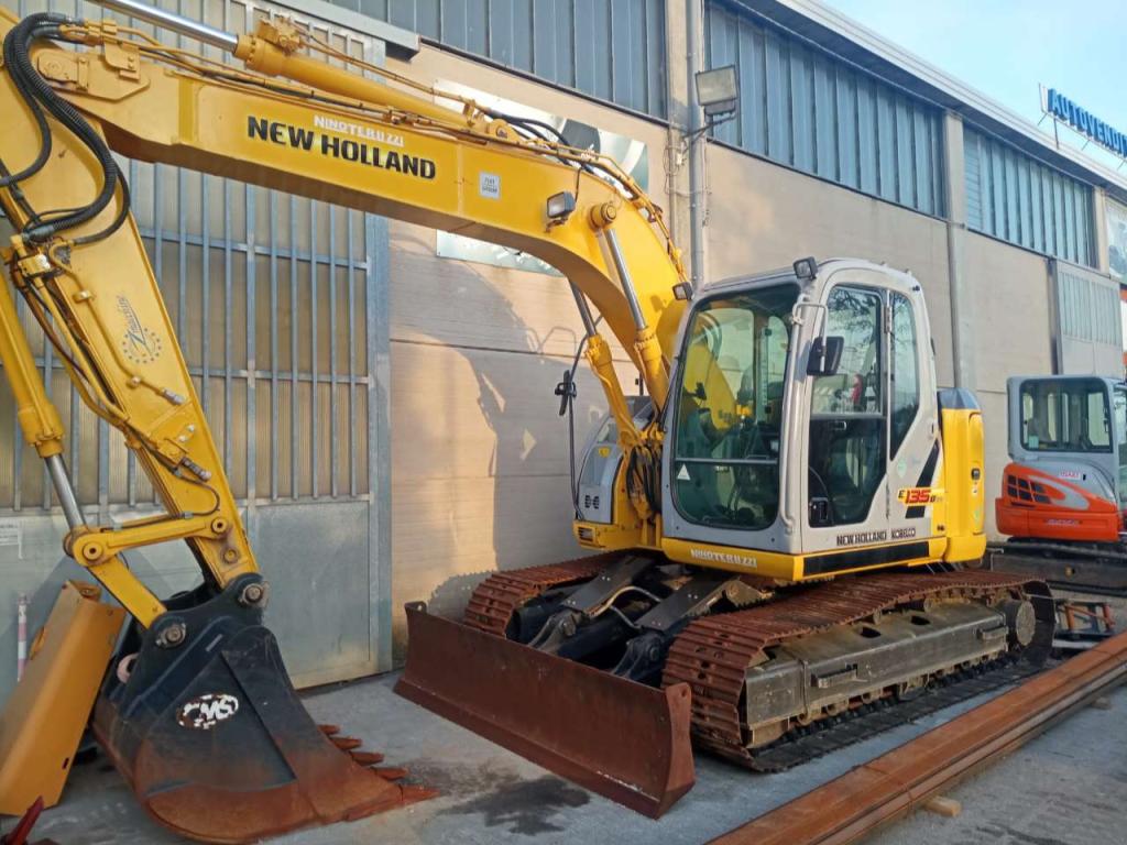 New Holland E135-B SR2 Foto 1
