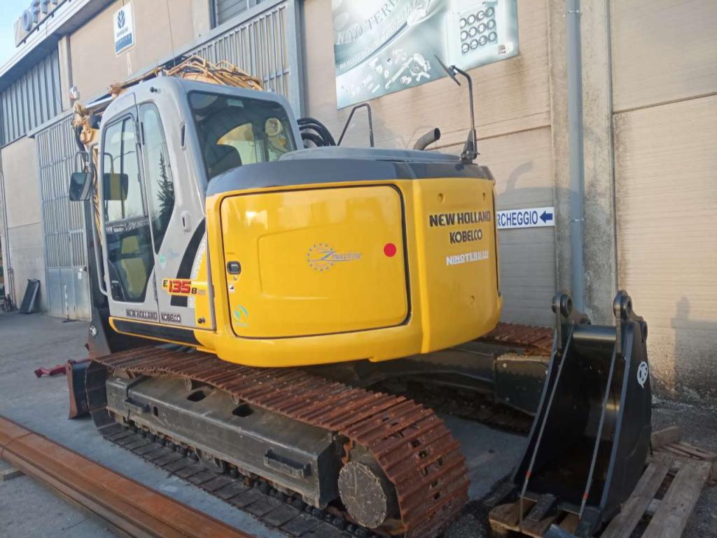New Holland E135-B SR2 Foto 8