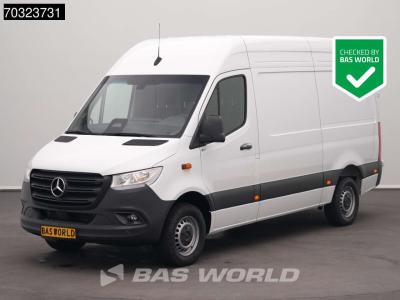Mercedes-Benz Sprinter 317 CDI Nieuw Model Automaat 170PK L2H2  Navi Airco Cruise Camera Parkeersensoren 10inch M in vendita da BAS World B.V.