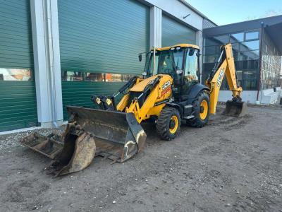 JCB 3CX 14 Excellent condition - LOW Hours - 3 digging buckets