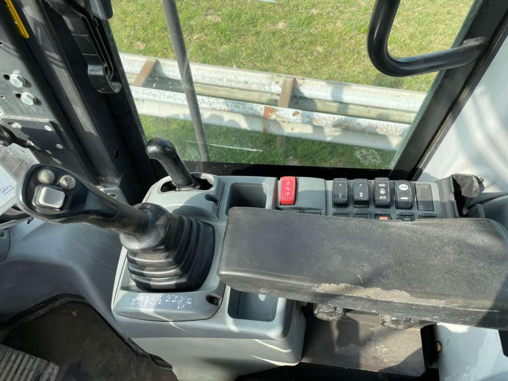 Hitachi ZW250-6 Foto 19