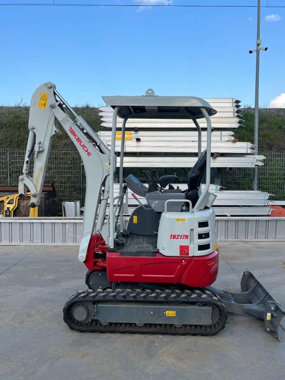Takeuchi TB217R Foto 1