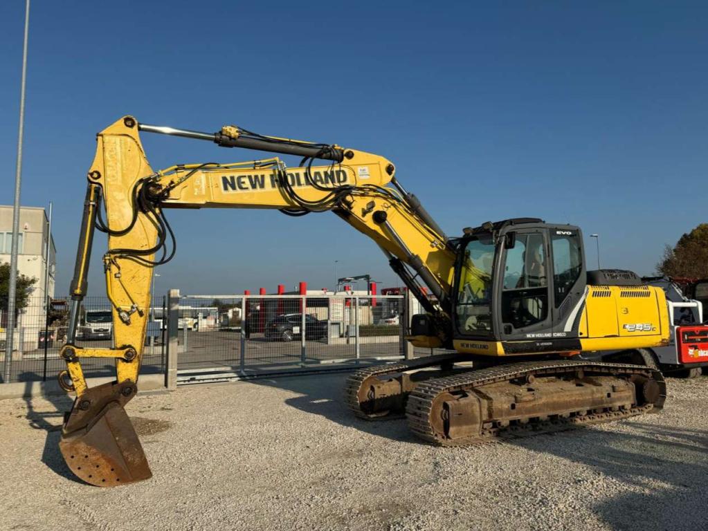 New Holland E245C Foto 1