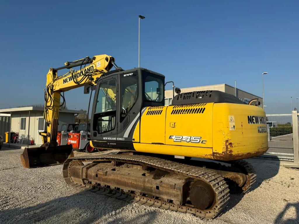New Holland E245C Foto 3