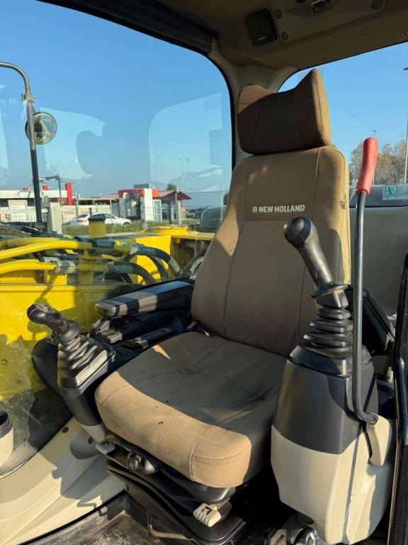 New Holland E245C Foto 6