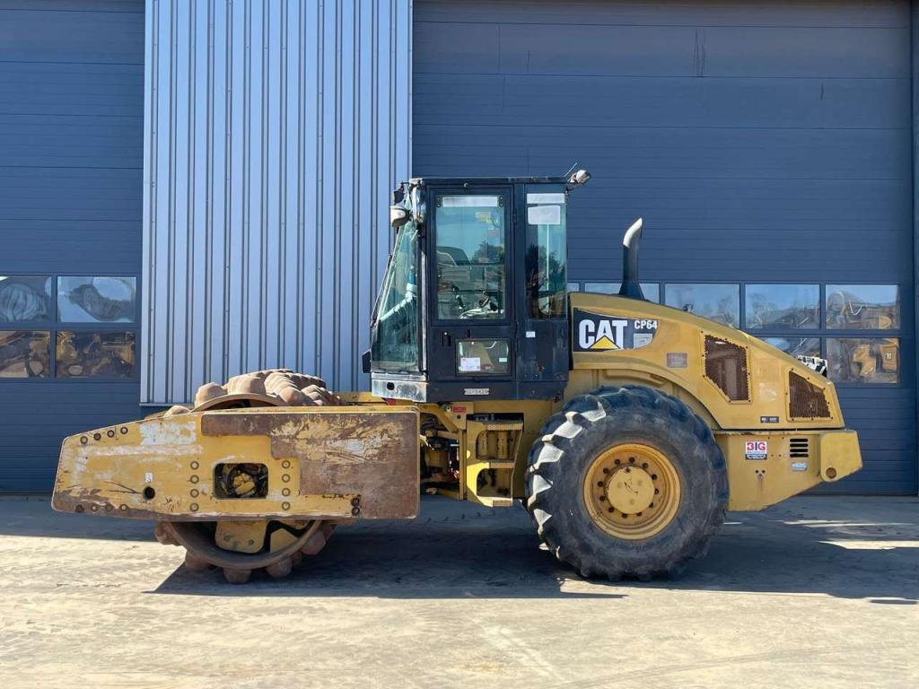 Caterpillar CP64 Foto 1