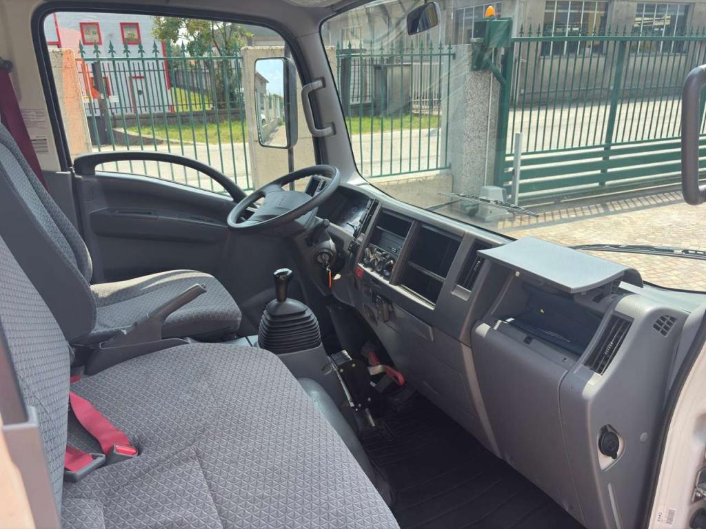 Isuzu M21 Foto 12