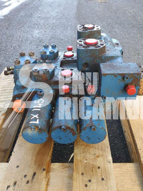 Distributore idraulico per Hitachi LX 145 Foto 4