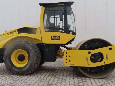 Bomag BW213 DH-5 in vendita da Bove Verhuur & Verkoop
