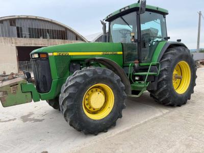 John Deere 8200 in vendita da Commerciale Adriatica Srl