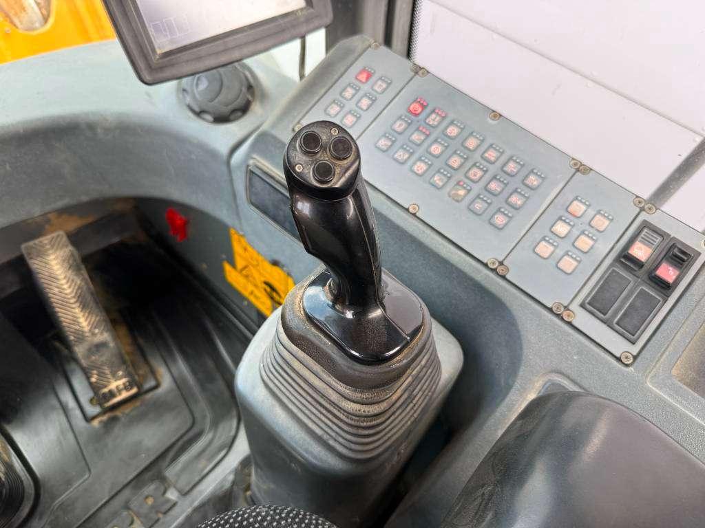 Liebherr L580 - Automatic Greasing / Heated Seat Foto 10