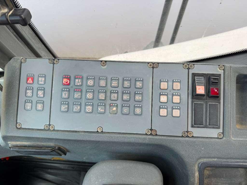 Liebherr L580 - Automatic Greasing / Heated Seat Foto 11