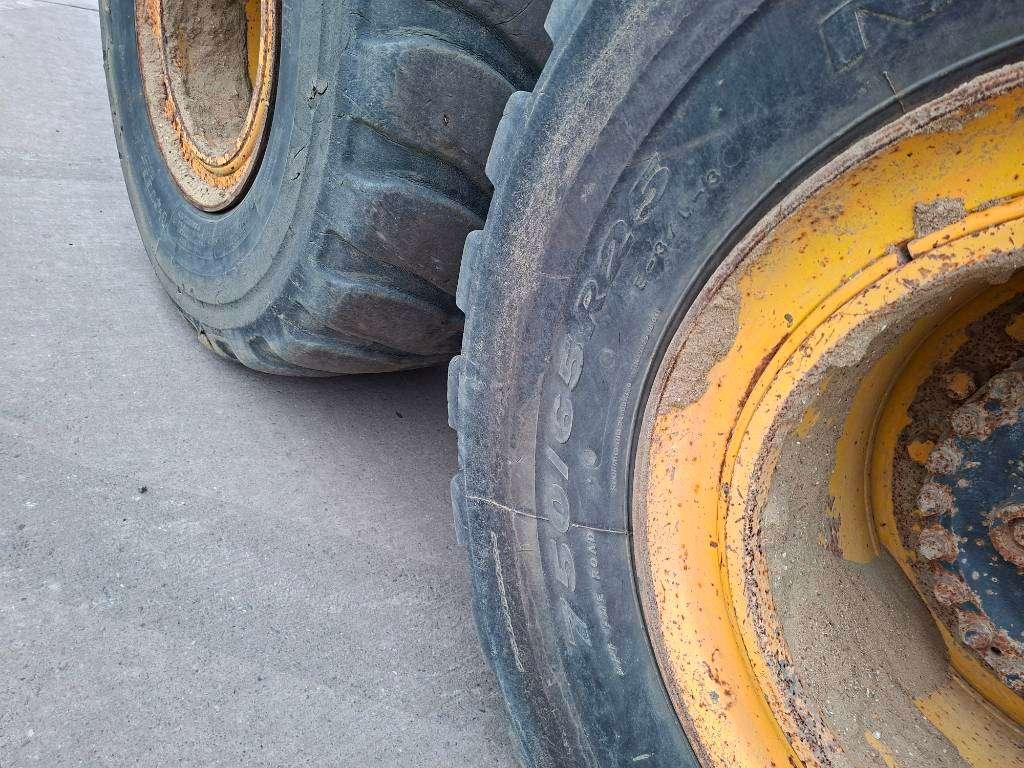 Komatsu HM 300-3 Foto 17