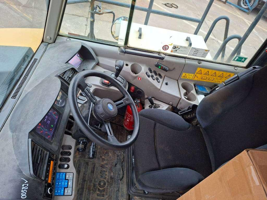 Komatsu HM 300-3 Foto 9