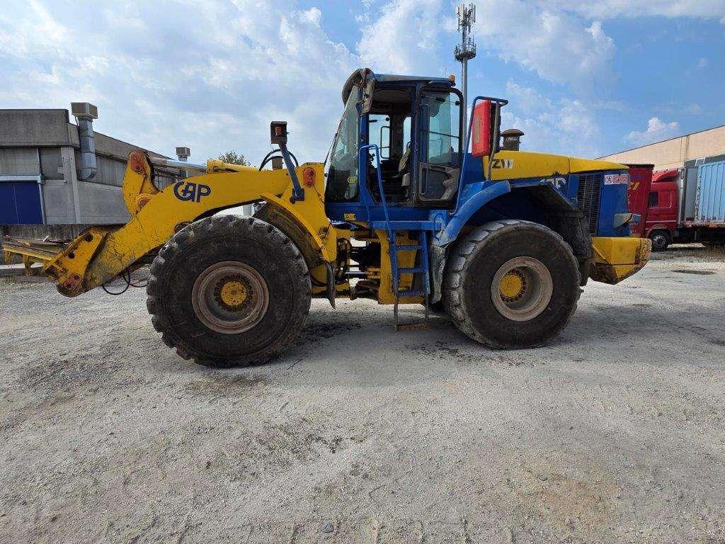 Hitachi ZW310 Foto 1