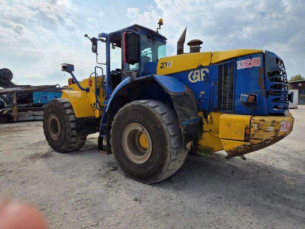 Hitachi ZW310 Foto 2