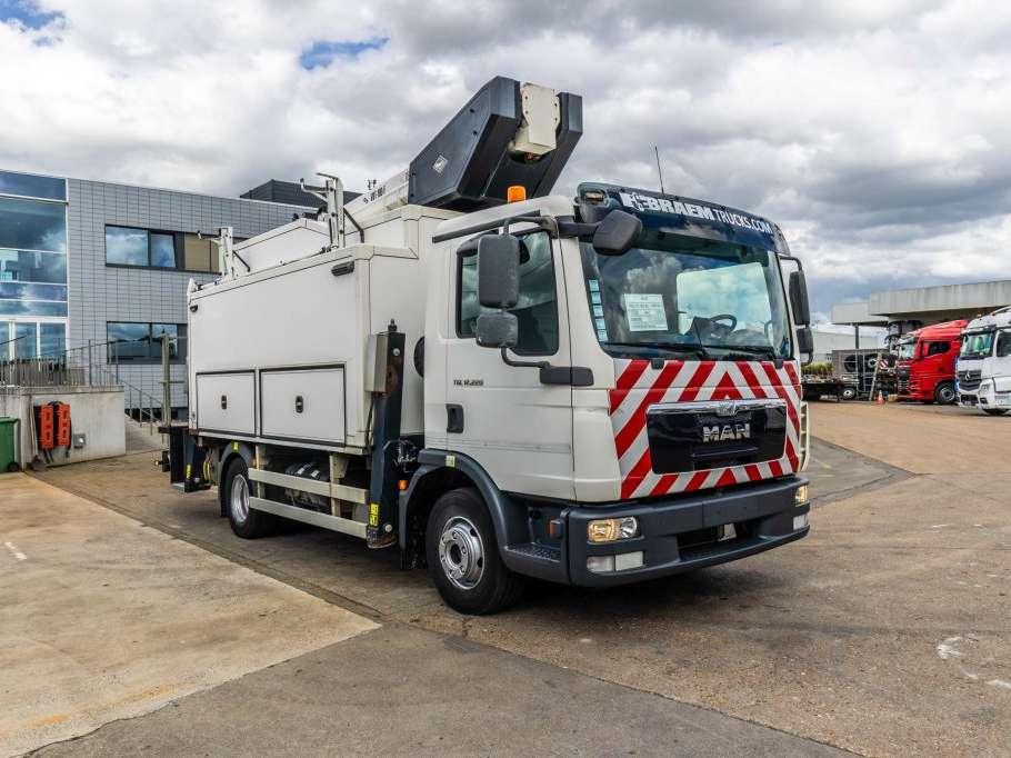 Man TGL 12.220 BL - VERSALIFT VDT 190F Foto 3