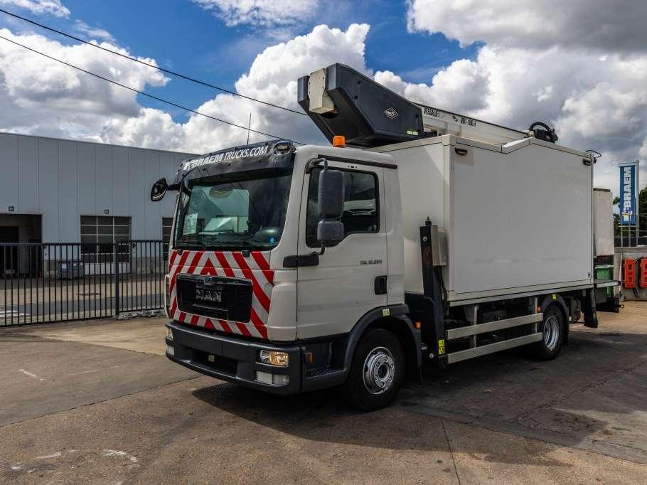 Man TGL 12.220 BL - VERSALIFT VDT 190F Foto 9