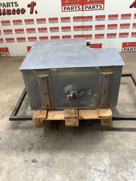 Serbatoio gasolio per Komatsu PC228 -3 Foto 3