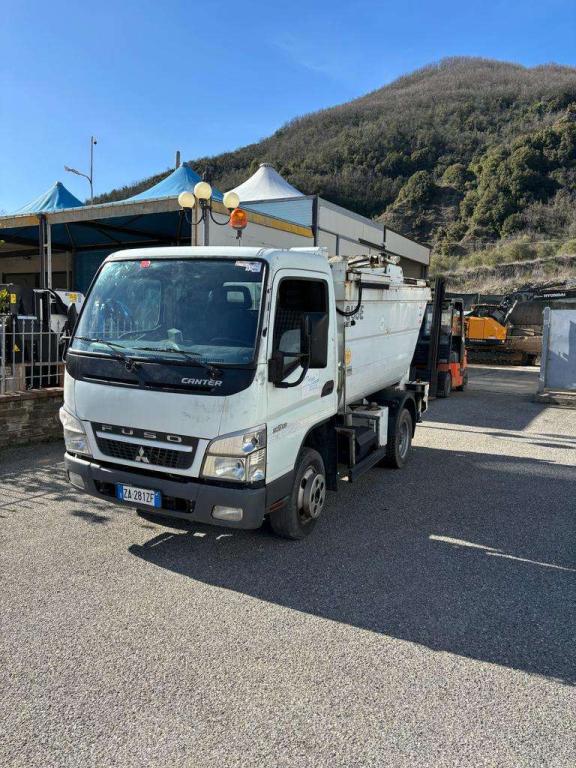 Mitsubishi FUSO FE 74 Foto 1